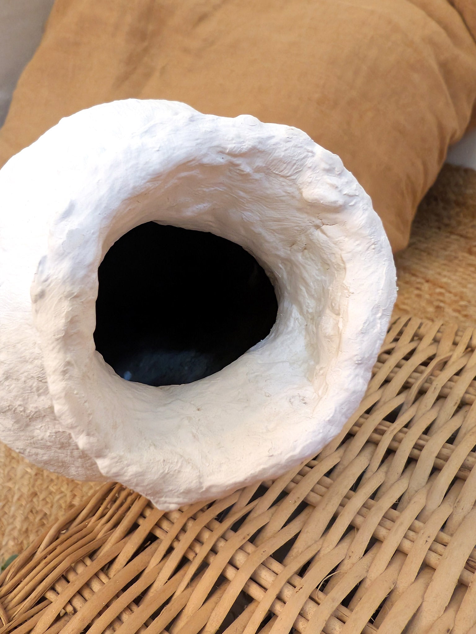 Papiermaché Bodenvase - handgemachte Statement - Deko im Boho Stil - beige