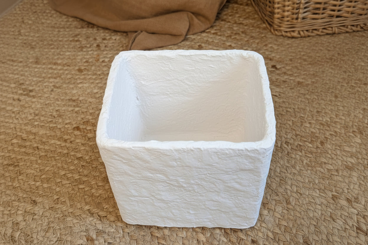 Papiermaché Vase - quadratisch - handgemachte Statement - Deko im Boho Stil - beige