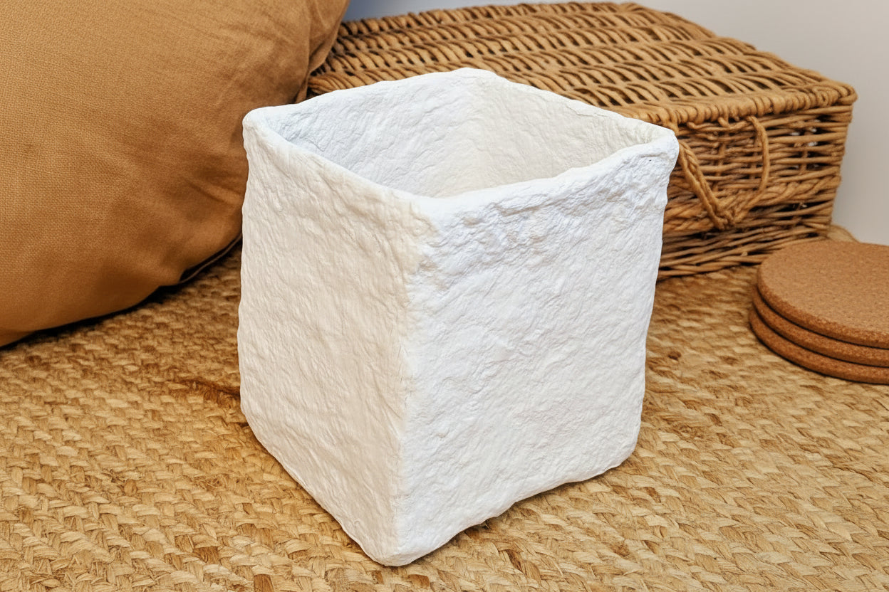 Papiermaché Vase - quadratisch - handgemachte Statement - Deko im Boho Stil - beige