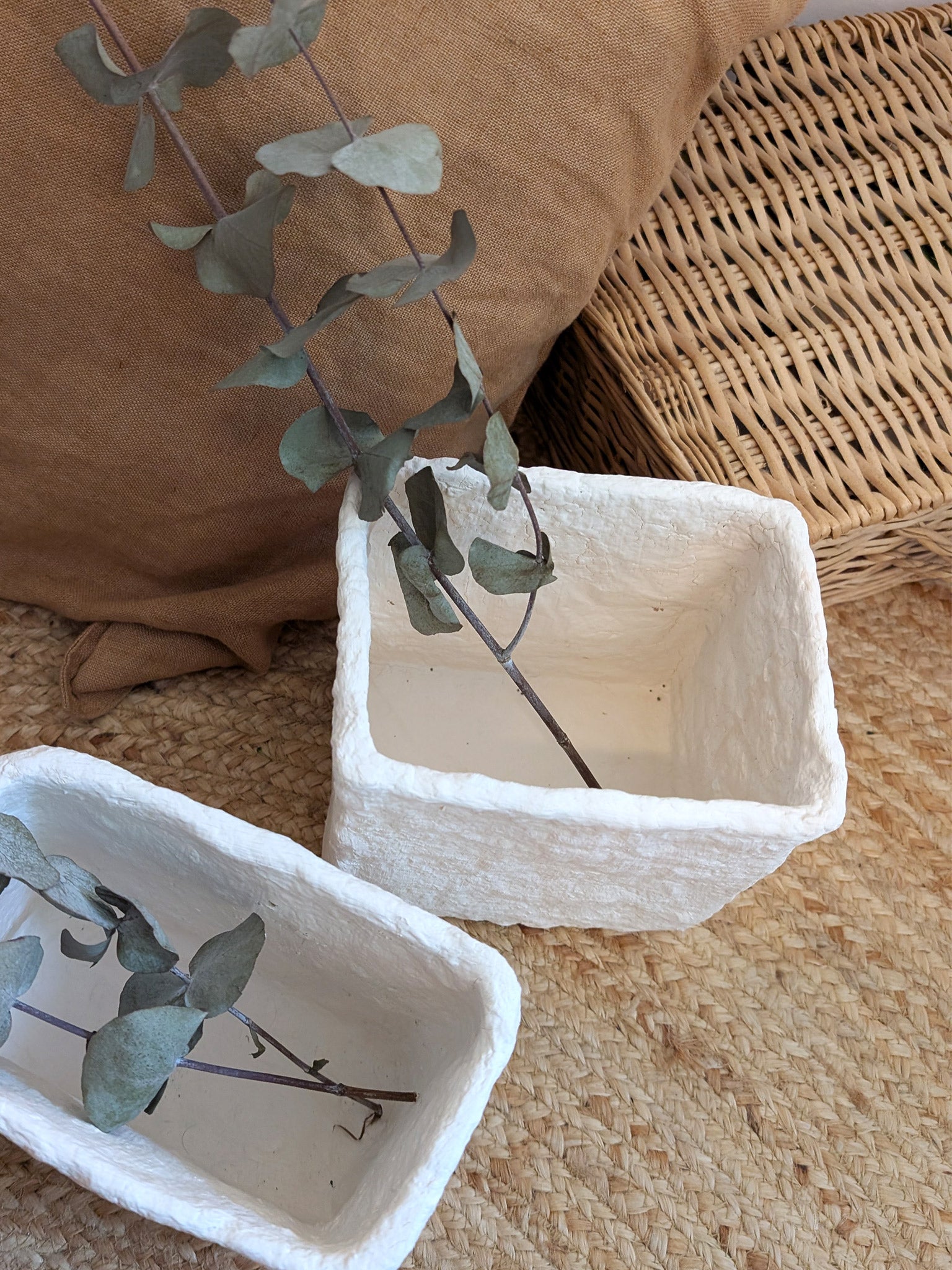 Papiermaché Vase - quadratisch - handgemachte Statement - Deko im Boho Stil - beige