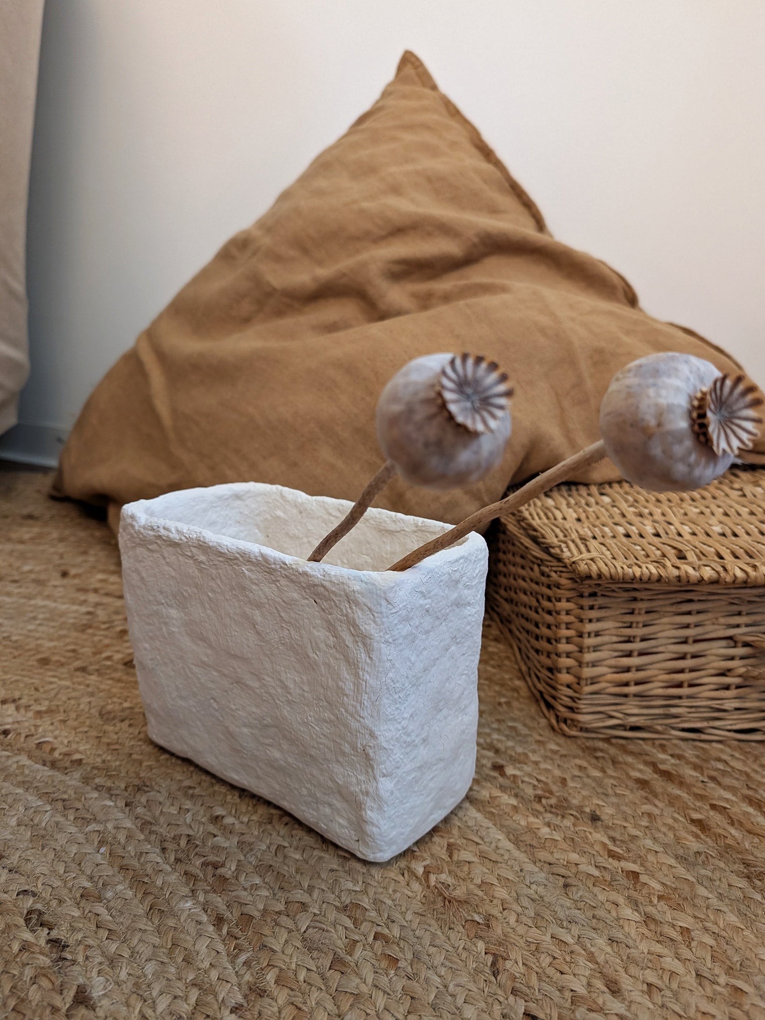 Papiermaché Vase - quadratisch - handgemachte Statement - Deko im Boho Stil - beige