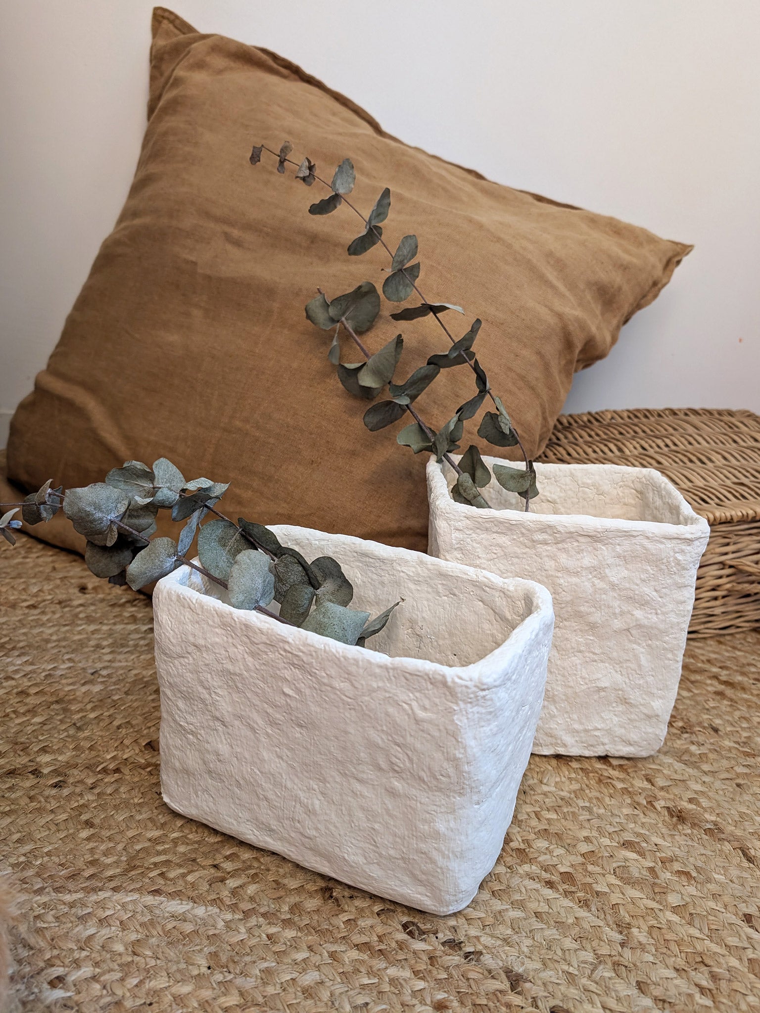 Papiermaché Vase - quadratisch - handgemachte Statement - Deko im Boho Stil - beige