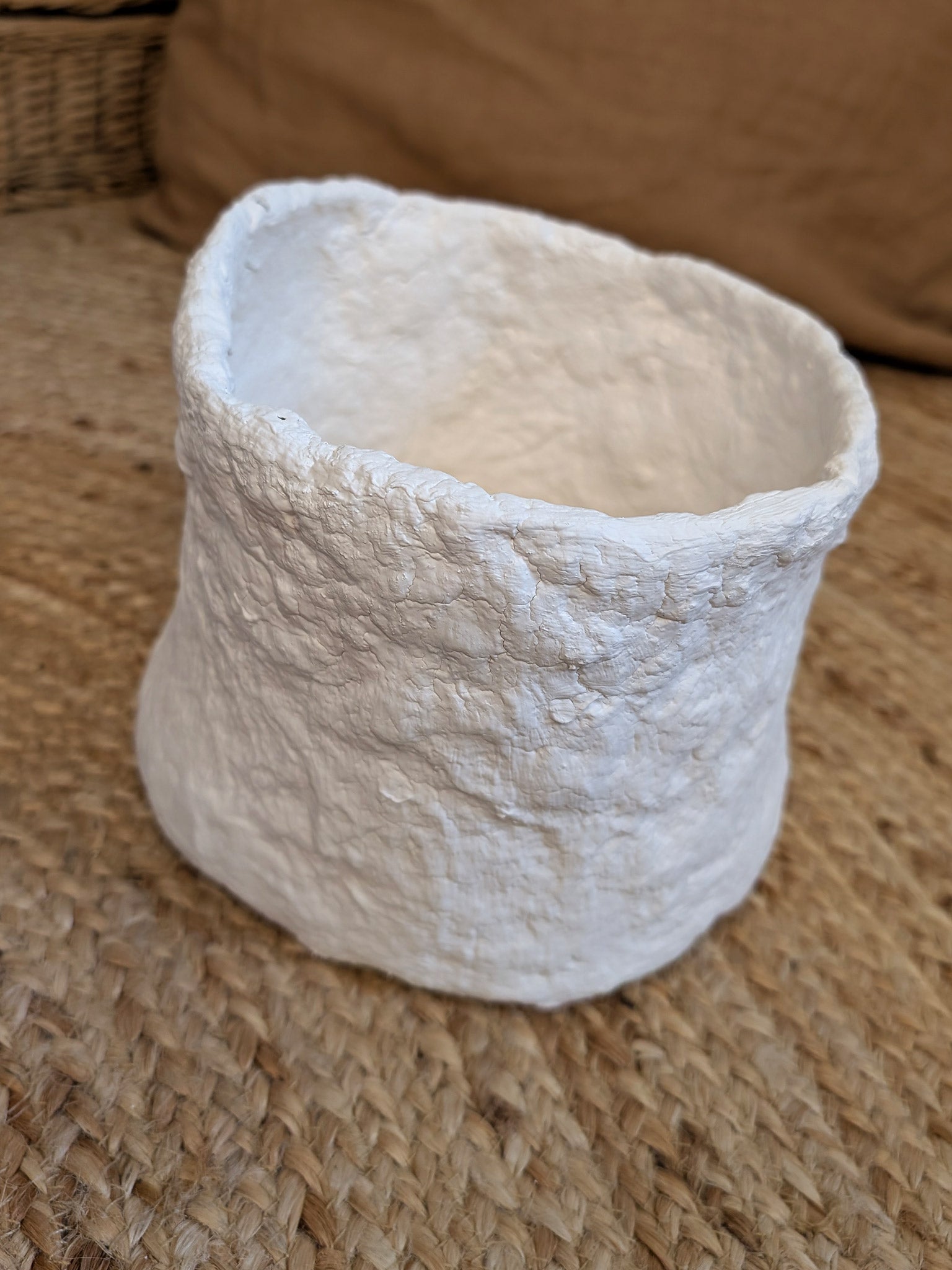 Papiermaché Vase - zylindrisch - handgemachte Statement -Deko im Boho Stil - beige