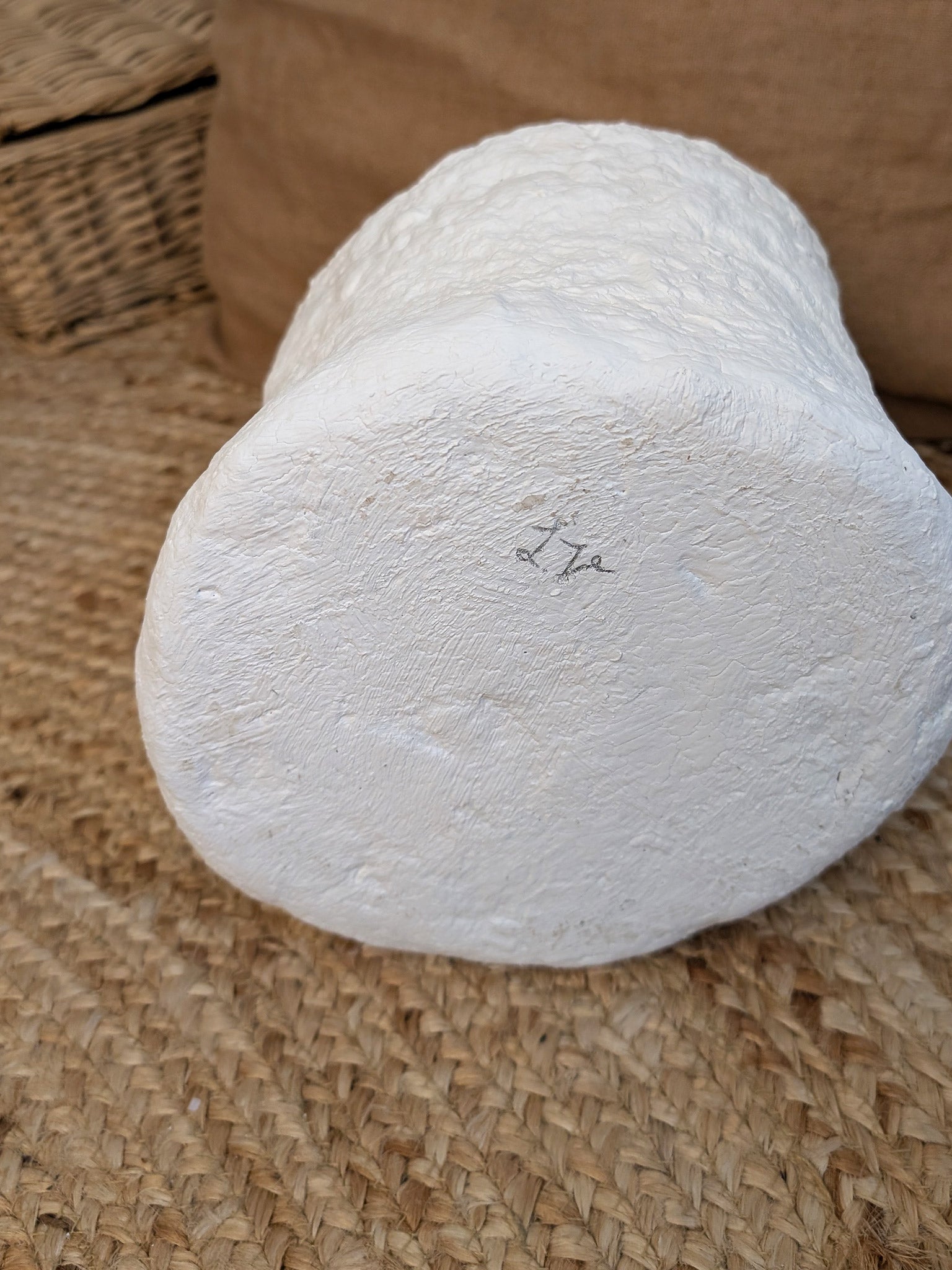 Papiermaché Vase - zylindrisch - handgemachte Statement -Deko im Boho Stil - beige