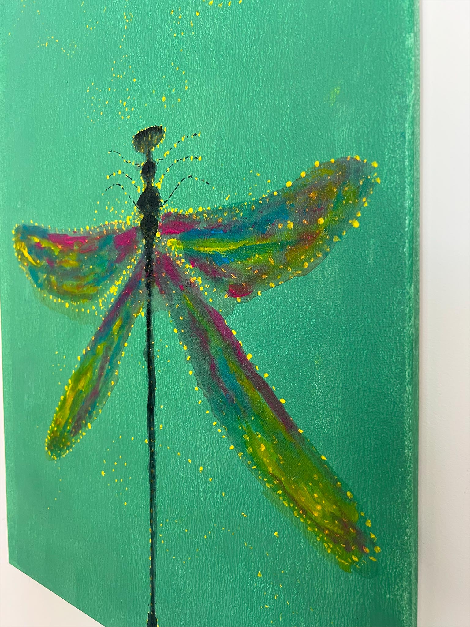 Libelle Kunst auf Leinwand mit grünem Hintergrund - Lebendiges harmonisches Wandbild