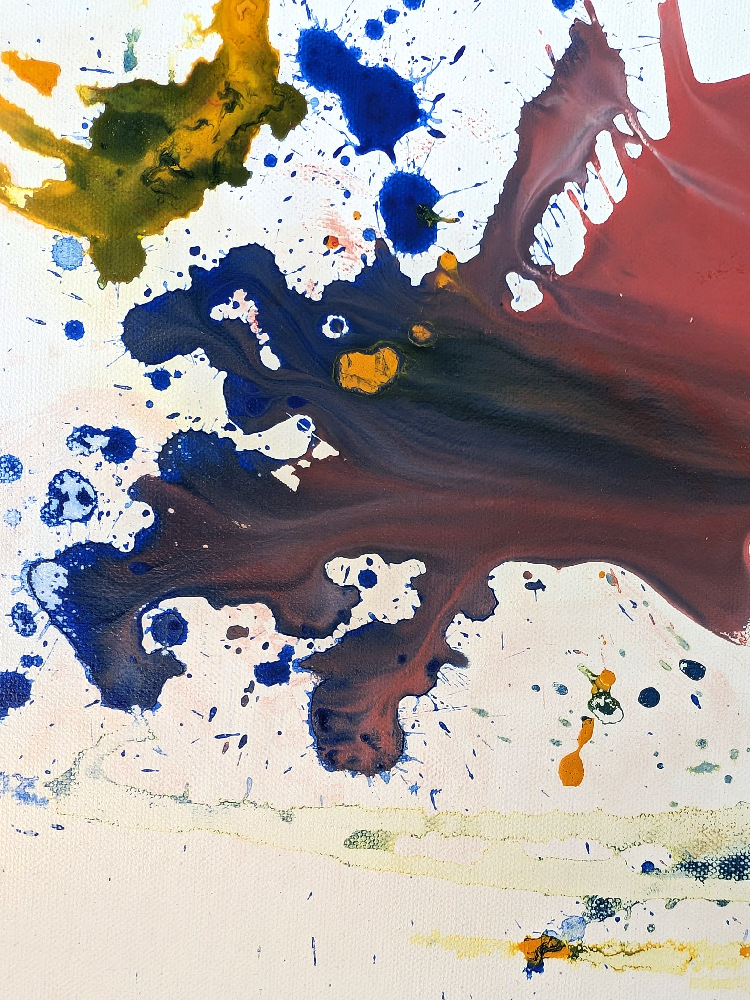 Farbenfrohes abstraktes Kunstwerk in Gelb, Rot und Blau - Ausdrucksstarke moderne Wandkunst