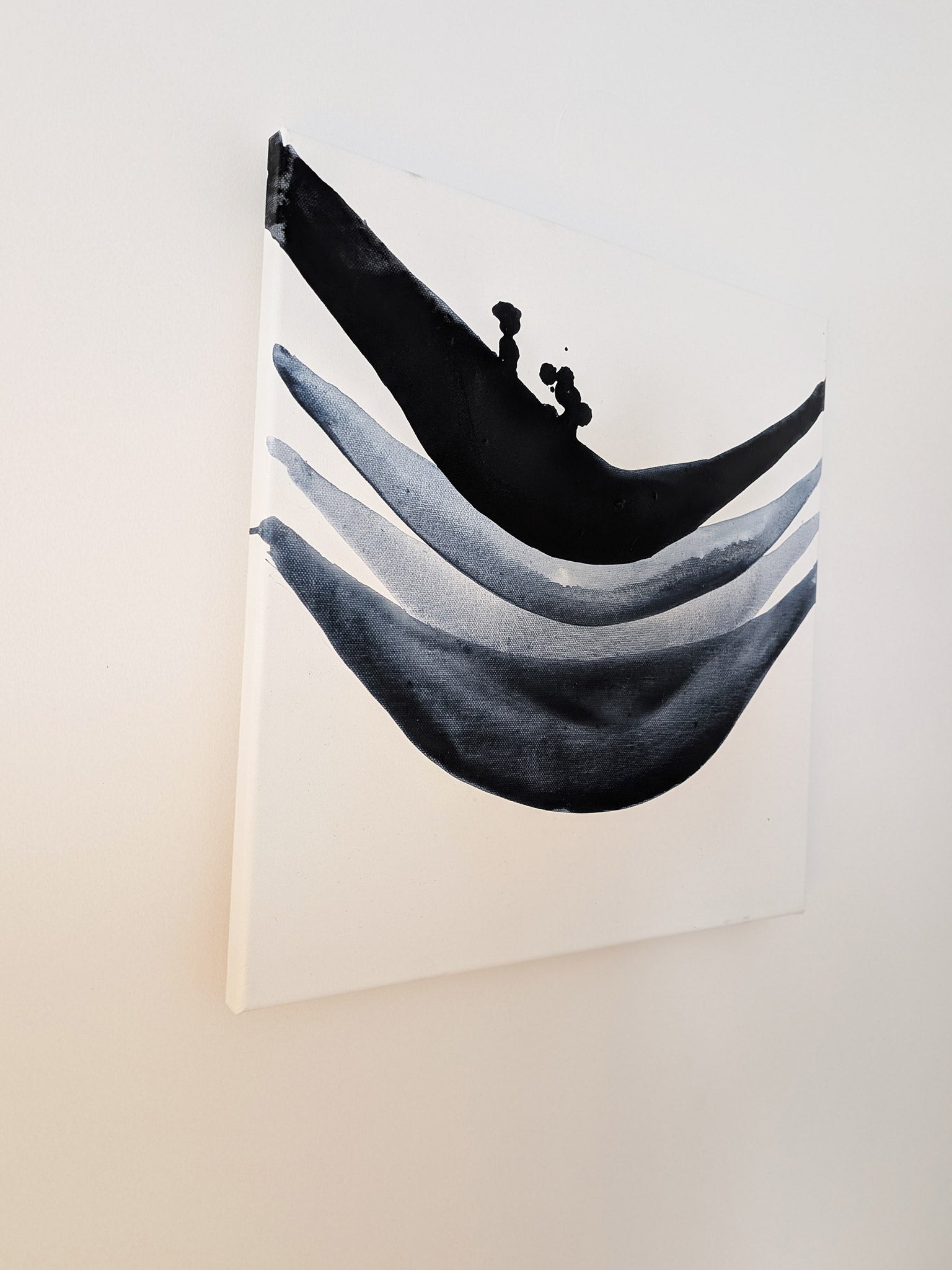 Abstrakte Wasserstruktur auf Leinwand - Sanfte Bewegung in stilvollem Design - Selfmade