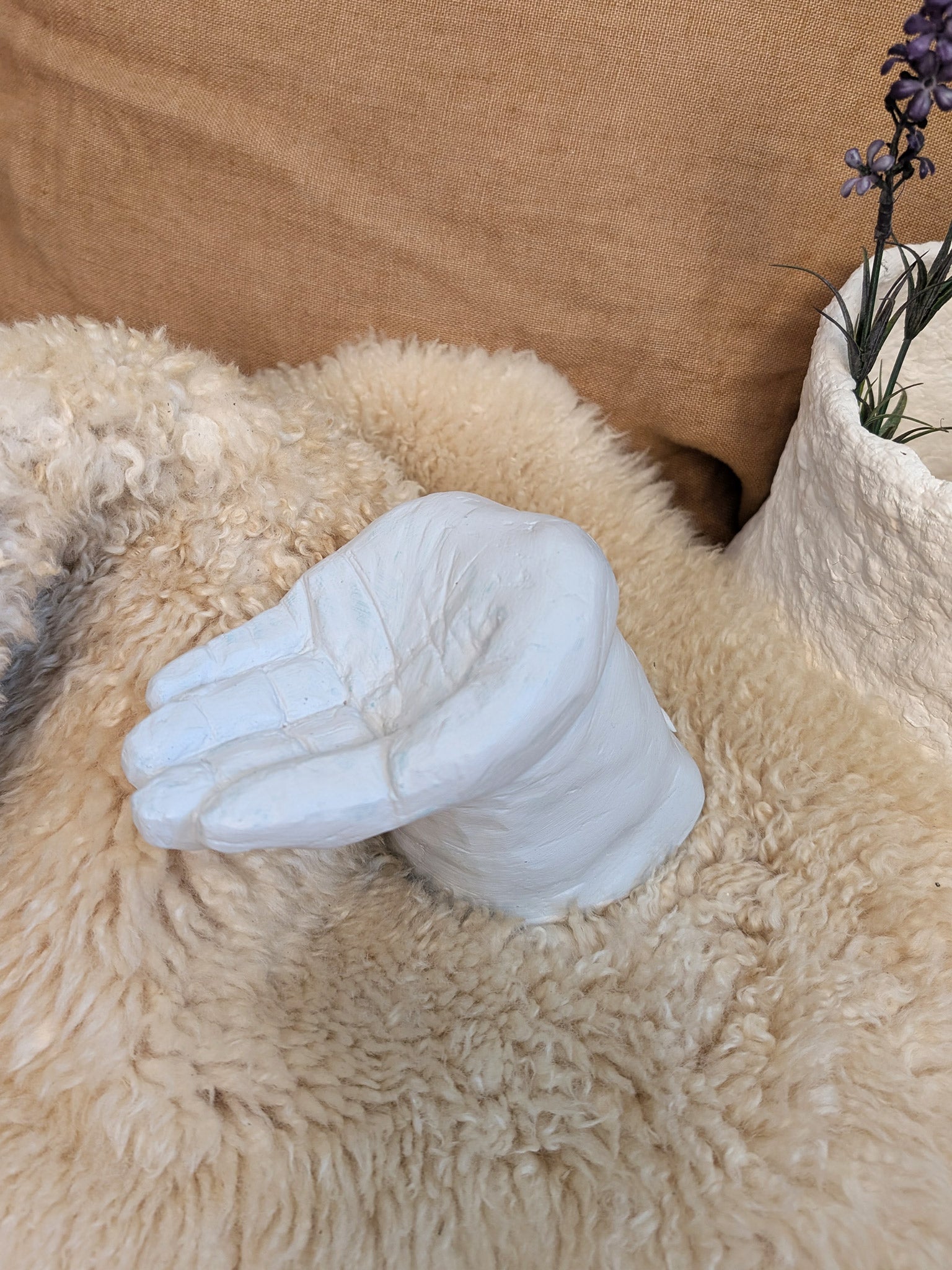 Dekofigur aus Gips - Handgemachte Skulptur für Tisch, Regal oder Sideboard