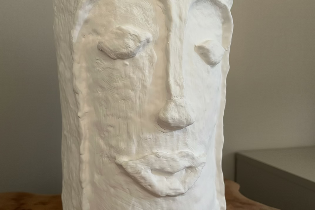 Papiermaché Vase - Gesicht - mittel - rund - handgemachte Statement - Deko im Boho Stil - beige