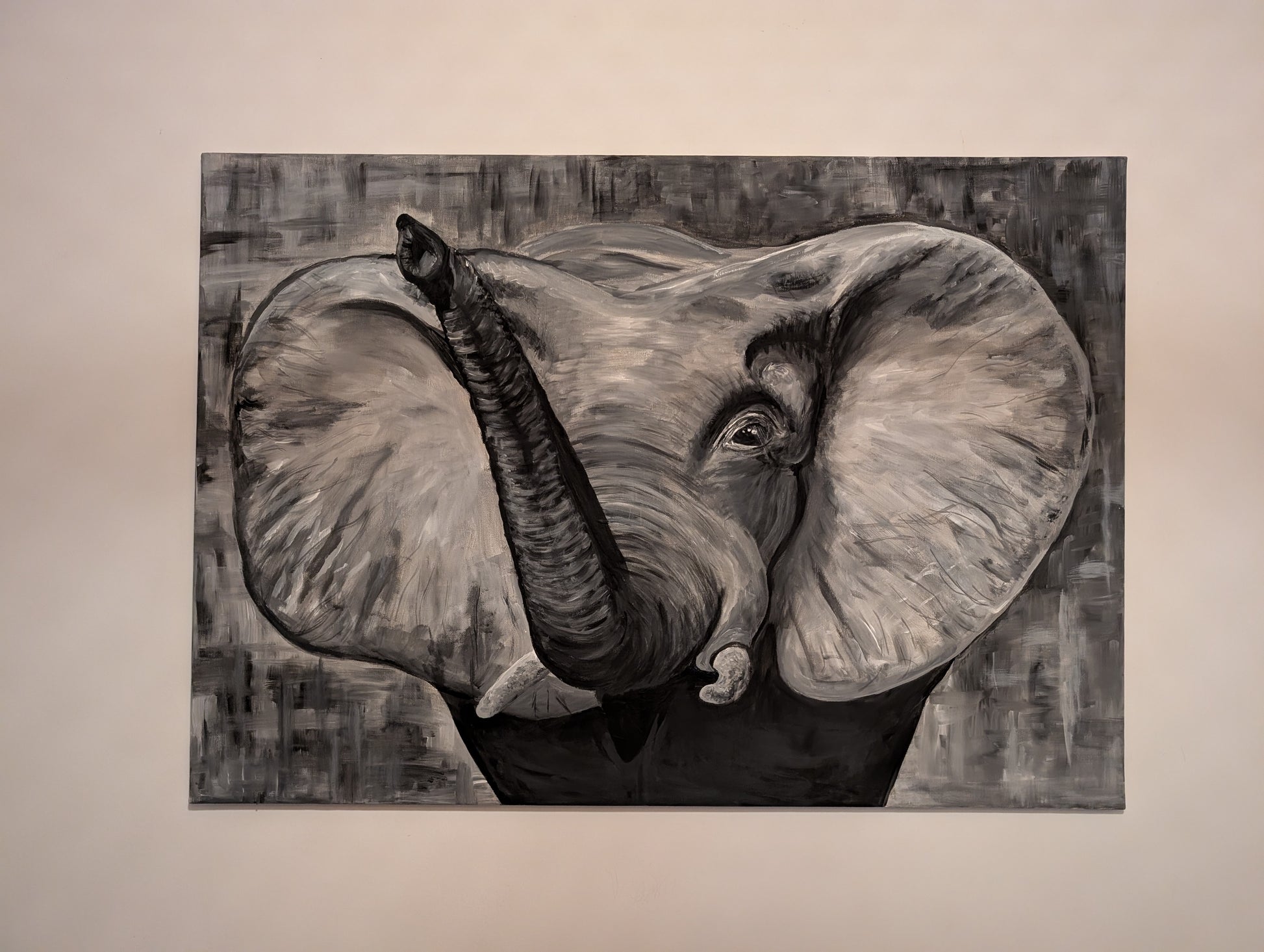Großer freundlicher Elefant schwarz weiß