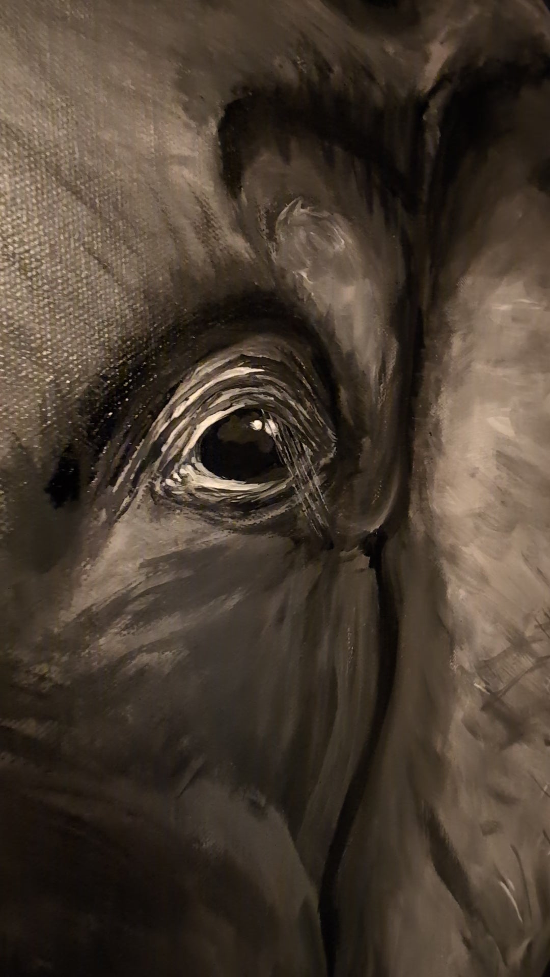 Großer freundlicher Elefant schwarz weiß